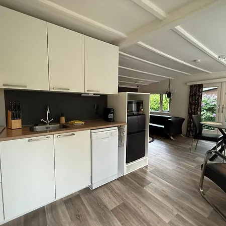 Romantic Veluwe With Private Hot Tub And Fully Fenced Garden فورتهاوزن