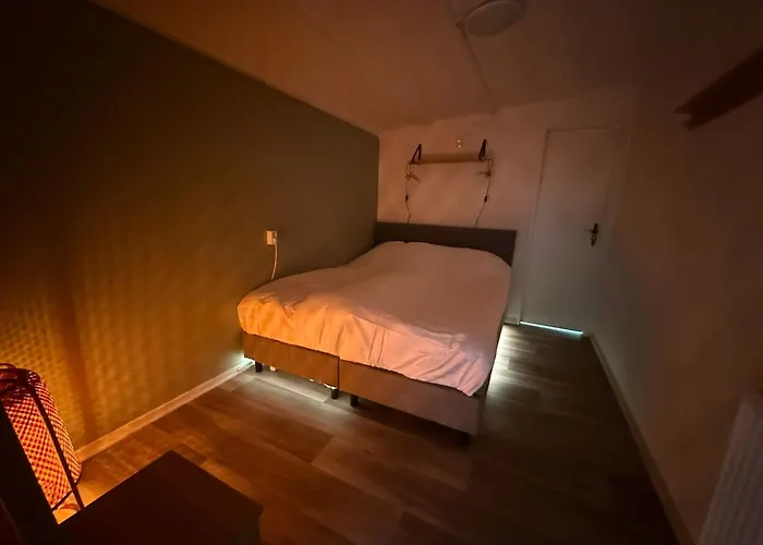 Апартаменты Luxe Veluwe Private Hottub - Romantic Getaway - Veluwe Вортхёйзен